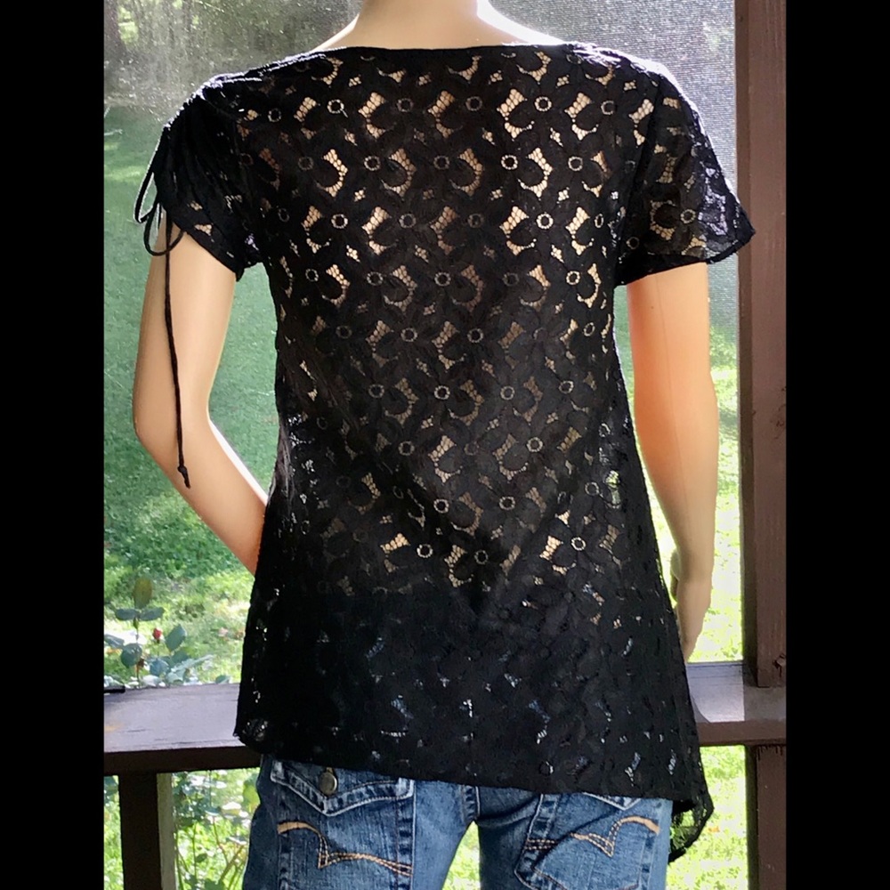 ▪️Unique ASYMMETRIC Black Floral Lace Blouse - Picture 2 of 6